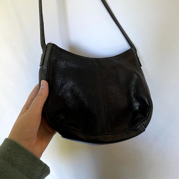 Fossil black leather shoulder bag zip closure two pockets adjustable straps - Picture 8 of 8